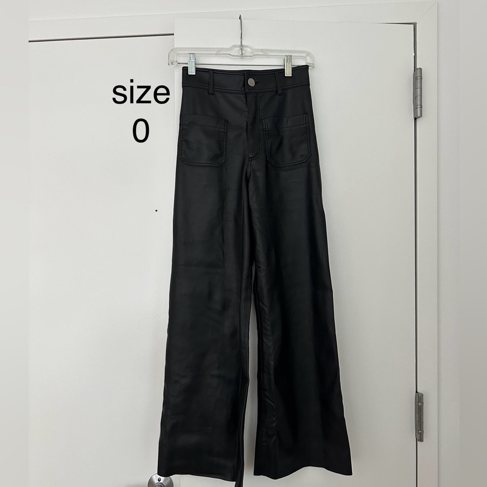 FAUX ZARA LEATHER WITH FRONT POCKETS - size 0